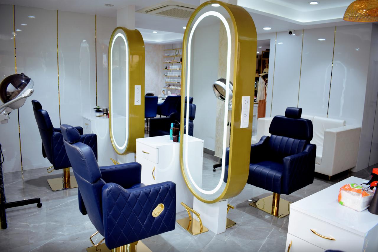 Salon gallery image